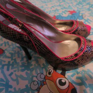 Women’s Guess Snakeskin Print Stiletto Pump Heels Size 9M Brown Red Louisa